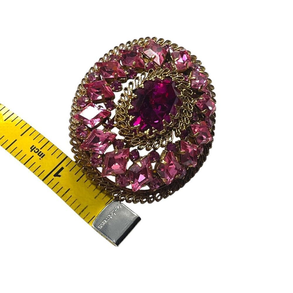 Vintage 1940's Pink Austrian Crystal in a Gold-Tone Filigree Set Brooch - Picture 8 of 8